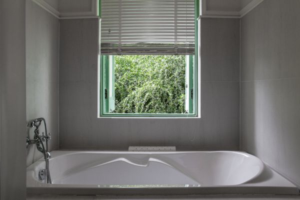 Cost of Fiberglass Tub Installation in Shelton